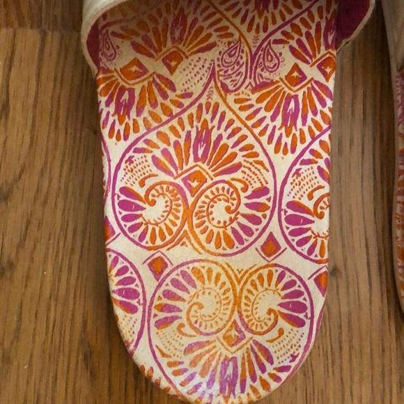 Roxy Slides - Picture 5 of 6